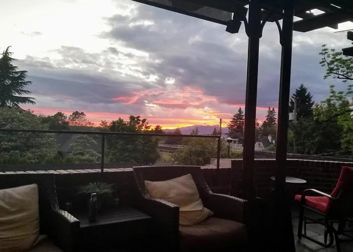 Guest house: Shaughnessy Heritage Manor On Vancouver'S Westside Free Housekeeping Optional